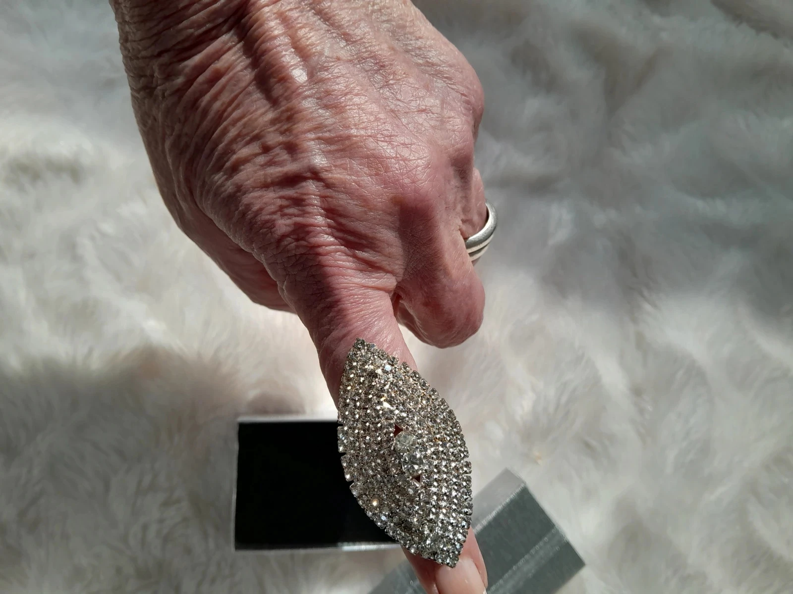Magnífica anillo, plateado, con strass, ajustable – photo 5